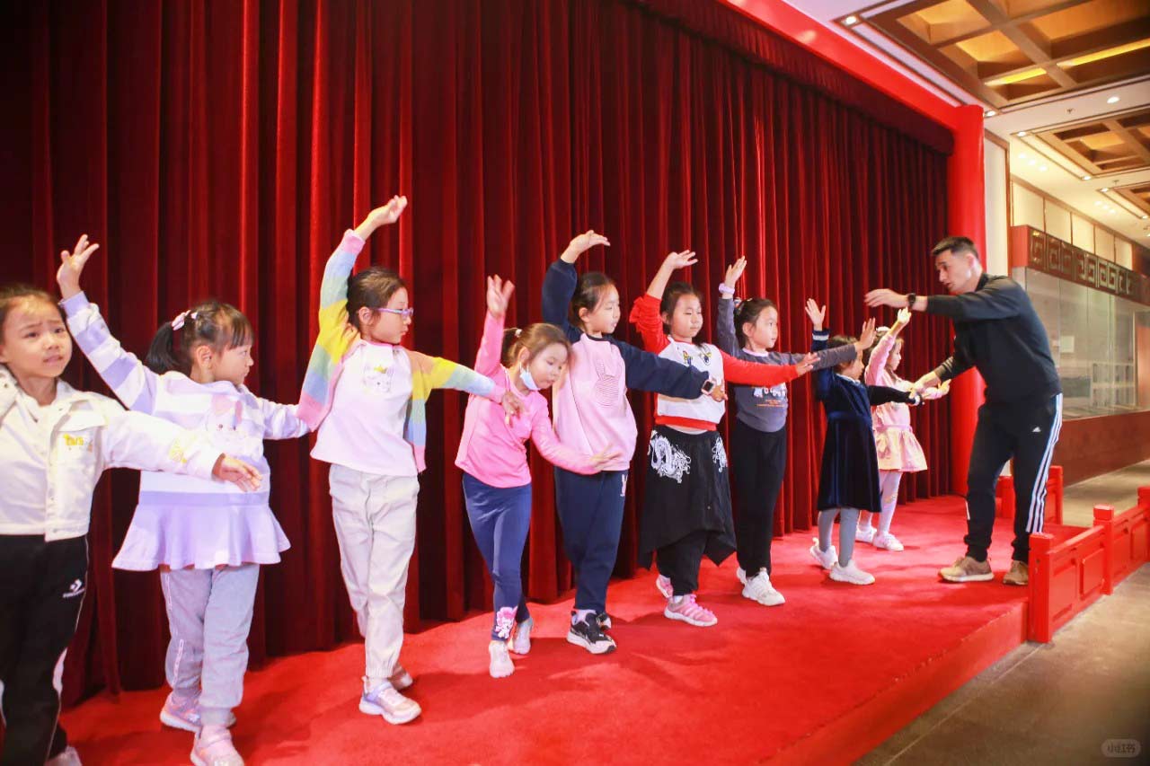 6DxrOLXG_Emy8.jpg 四功五法学起来,身段把式练起来|京剧研学_1_京腔京韵🥁起范儿APP_来自小红书网页版.png